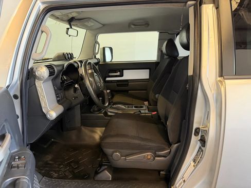 Used 2007 Toyota FJ Cruiser 4WD image 10