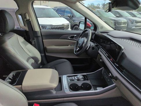 New 2026 Kia Carnival EX FWD image 7