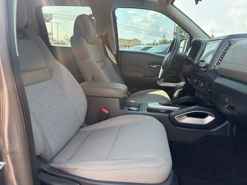 Used 2022 Nissan Frontier SV RWD image 16