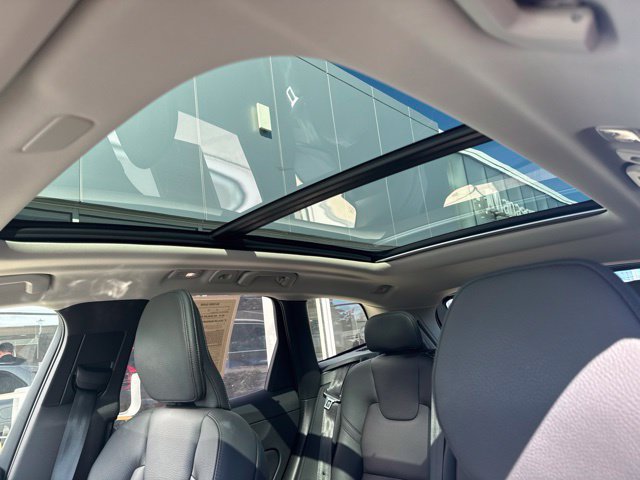 Certified 2025 Volvo XC60 B5 Plus AWD/4WD image 27