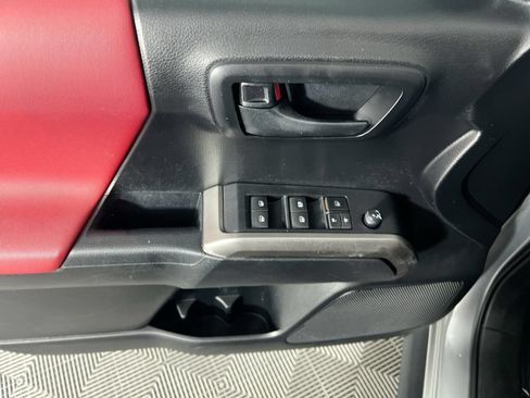 Used 2022 Toyota Tacoma SR5 w/ Technology Package RWD image 10