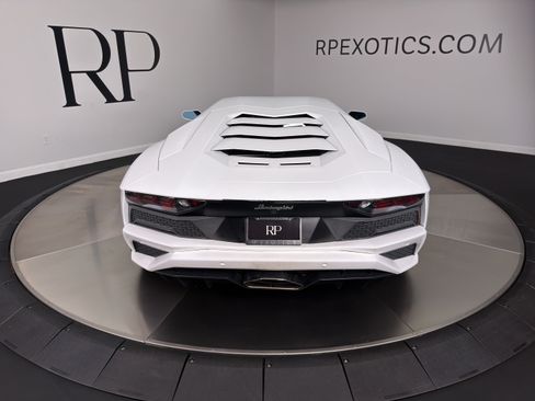 Used 2018 Lamborghini Aventador S AWD/4WD image 8