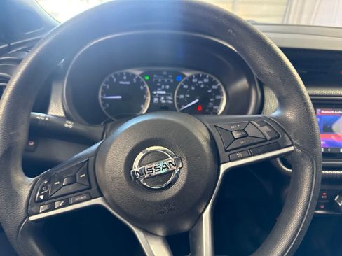 Used 2019 Nissan Kicks S FWD image 20