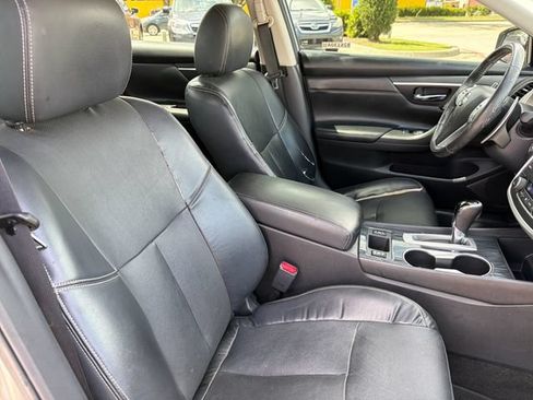 Used 2016 Nissan Altima 3.5 SL FWD image 26