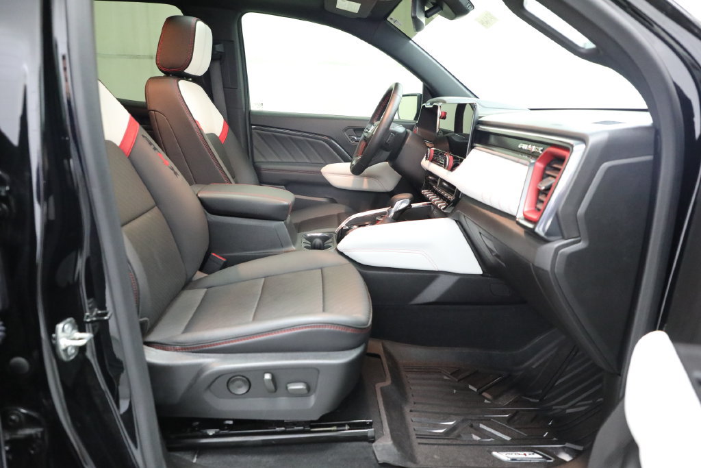 Used 2024 GMC Canyon AT4X AWD/4WD image 11
