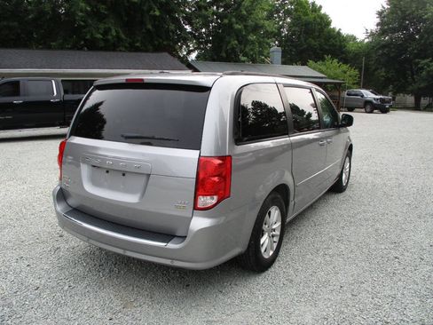 Used 2016 Dodge Grand Caravan SXT w/ Rear Park Assist Package FWD image 5