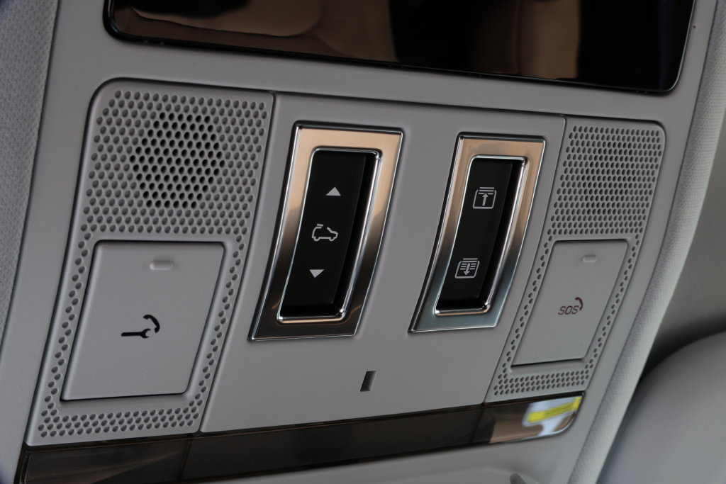 New 2026 Land Rover Defender 110 S AWD/4WD image 30