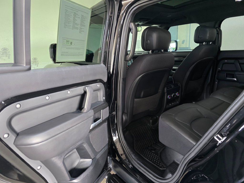 Used 2025 Land Rover Defender 110 V8 AWD/4WD image 23
