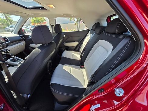 New 2025 Hyundai Venue SEL image 16