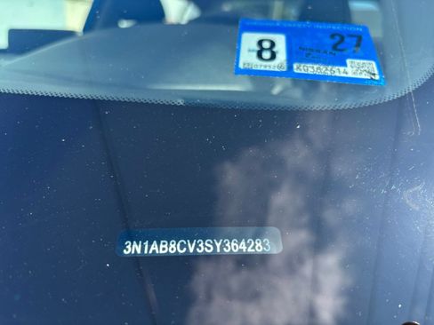 Used 2025 Nissan Sentra SV FWD image 27