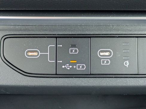 Used 2025 Kia Carnival SX Prestige image 23