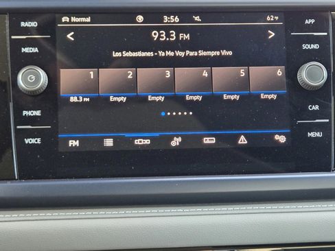 Used 2024 Volkswagen Taos SE image 23