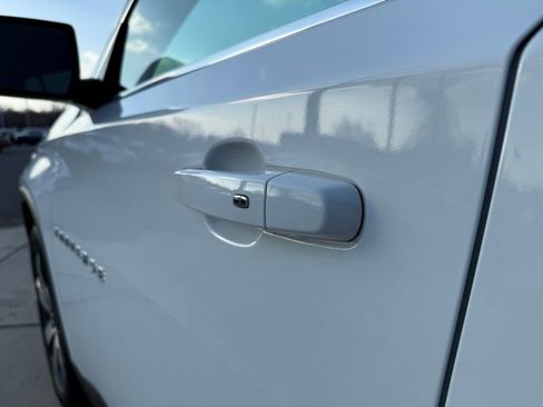 Used 2021 Chevrolet Traverse LT w/ LT Premium Package image 10