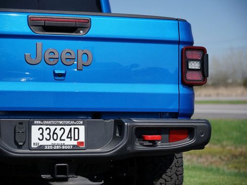 Used 2024 Jeep Gladiator Rubicon AWD/4WD image 10