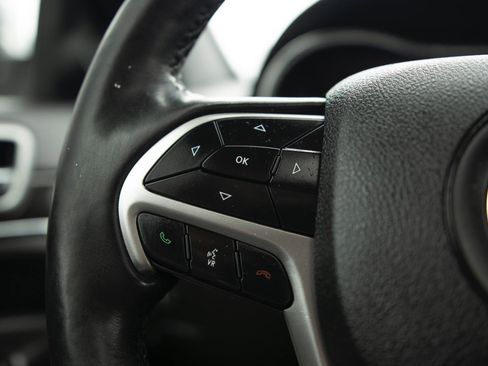 Used 2018 Jeep Grand Cherokee Limited image 6