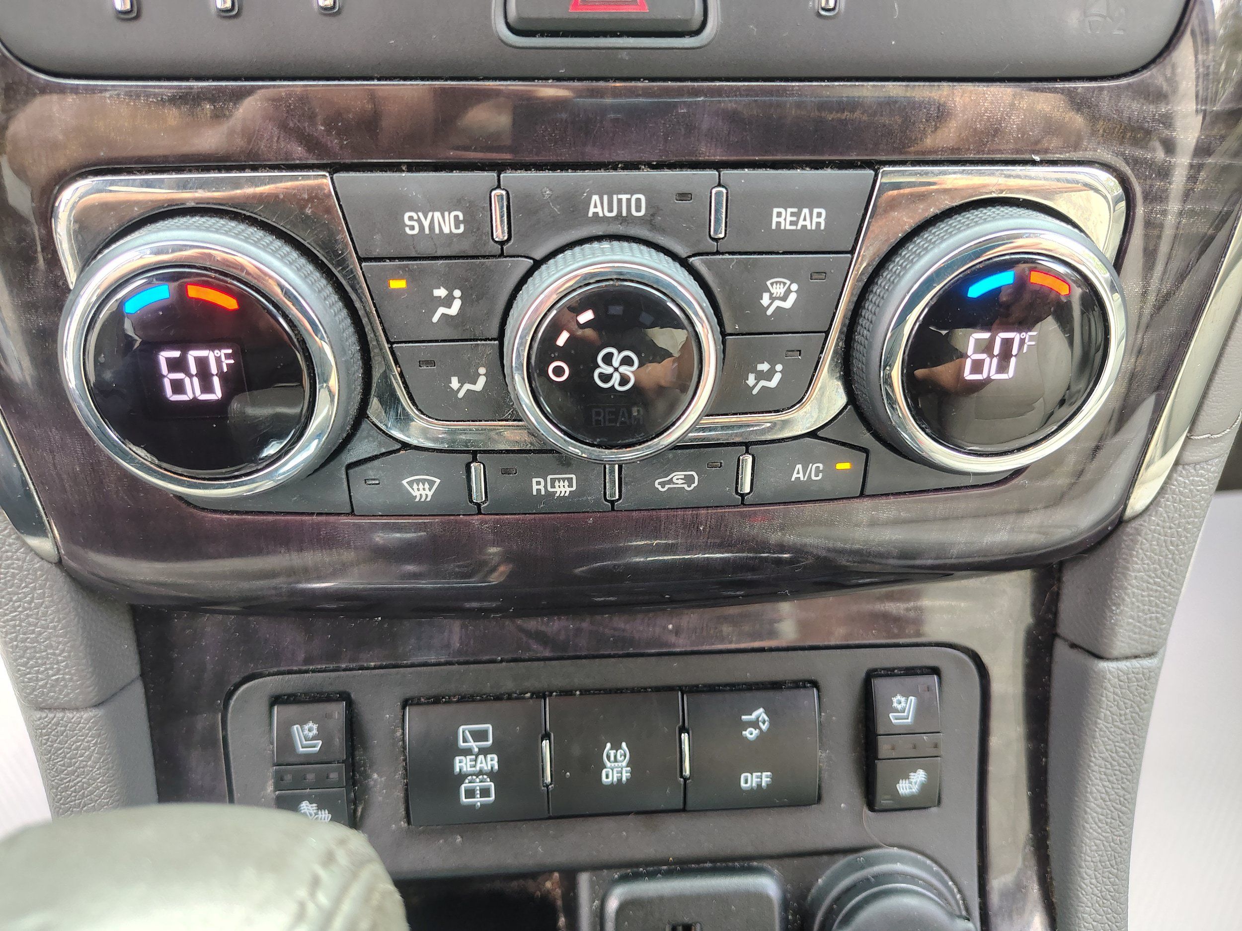 Used 2017 Buick Enclave Premium AWD/4WD image 37