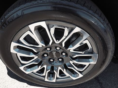 Used 2023 GMC Yukon Denali Ultimate AWD/4WD image 8