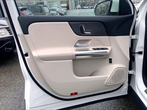 Used 2025 Mercedes-Benz GLA 250 4MATIC image 17