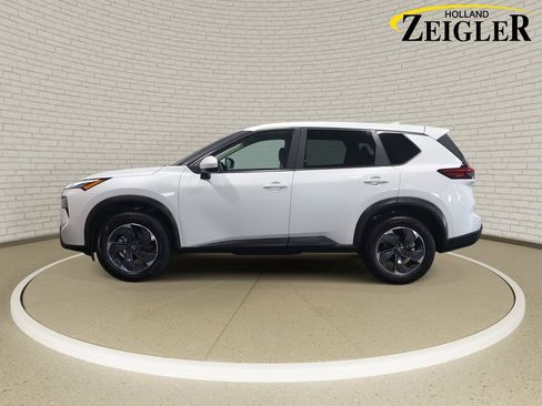 Certified 2025 Nissan Rogue SV AWD/4WD image 8