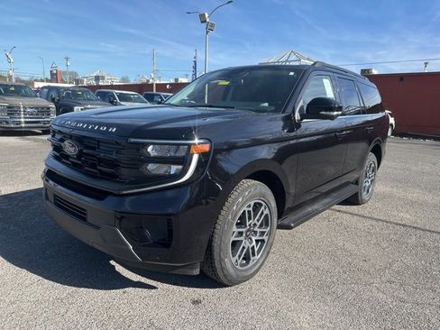 New 2025 Ford Expedition Active image 7