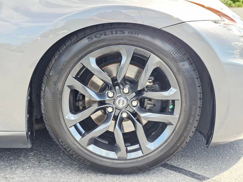 Used 2017 Nissan 370Z Coupe RWD image 9