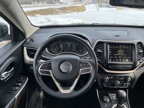 Used 2017 Jeep Cherokee Latitude w/ Cold Weather Group image 16