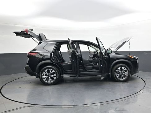Used 2023 Nissan Rogue SV image 41