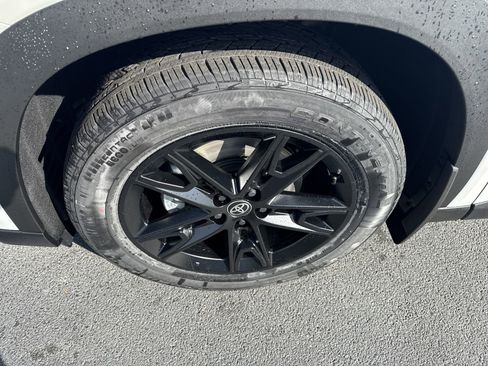 New 2025 Toyota Grand Highlander AWD image 9