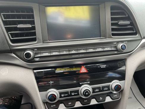 Used 2020 Hyundai Elantra SEL image 21