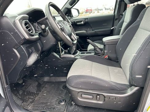 Used 2020 Toyota Tacoma TRD Off-Road image 24