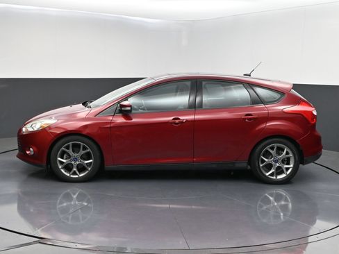 Used 2014 Ford Focus SE w/ Equipment Group 201A FWD image 4
