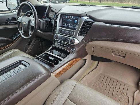 Used 2018 Chevrolet Suburban Premier image 12