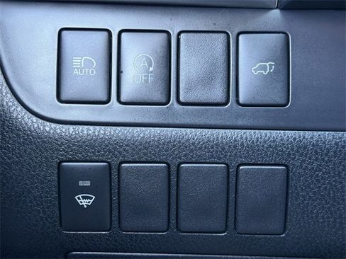 Used 2019 Toyota Highlander XLE image 24