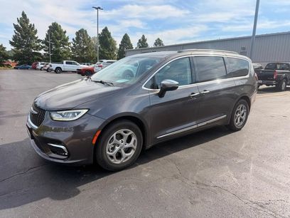 Used 2023 Chrysler Pacifica Limited