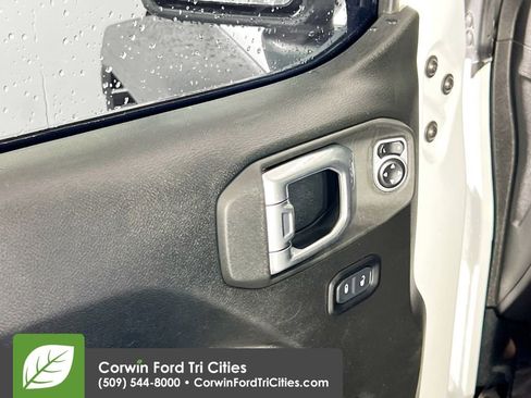 Used 2020 Jeep Gladiator Sport w/ Technology Group AWD/4WD image 12