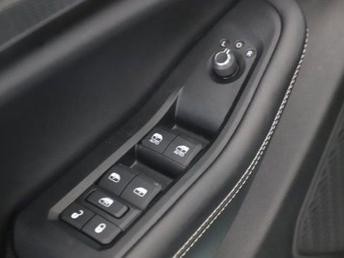 Used 2025 Jeep Grand Cherokee Altitude image 19