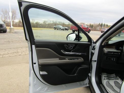 Used 2025 Lincoln Corsair Grand Touring w/ Equipment Group 301A AWD/4WD image 26