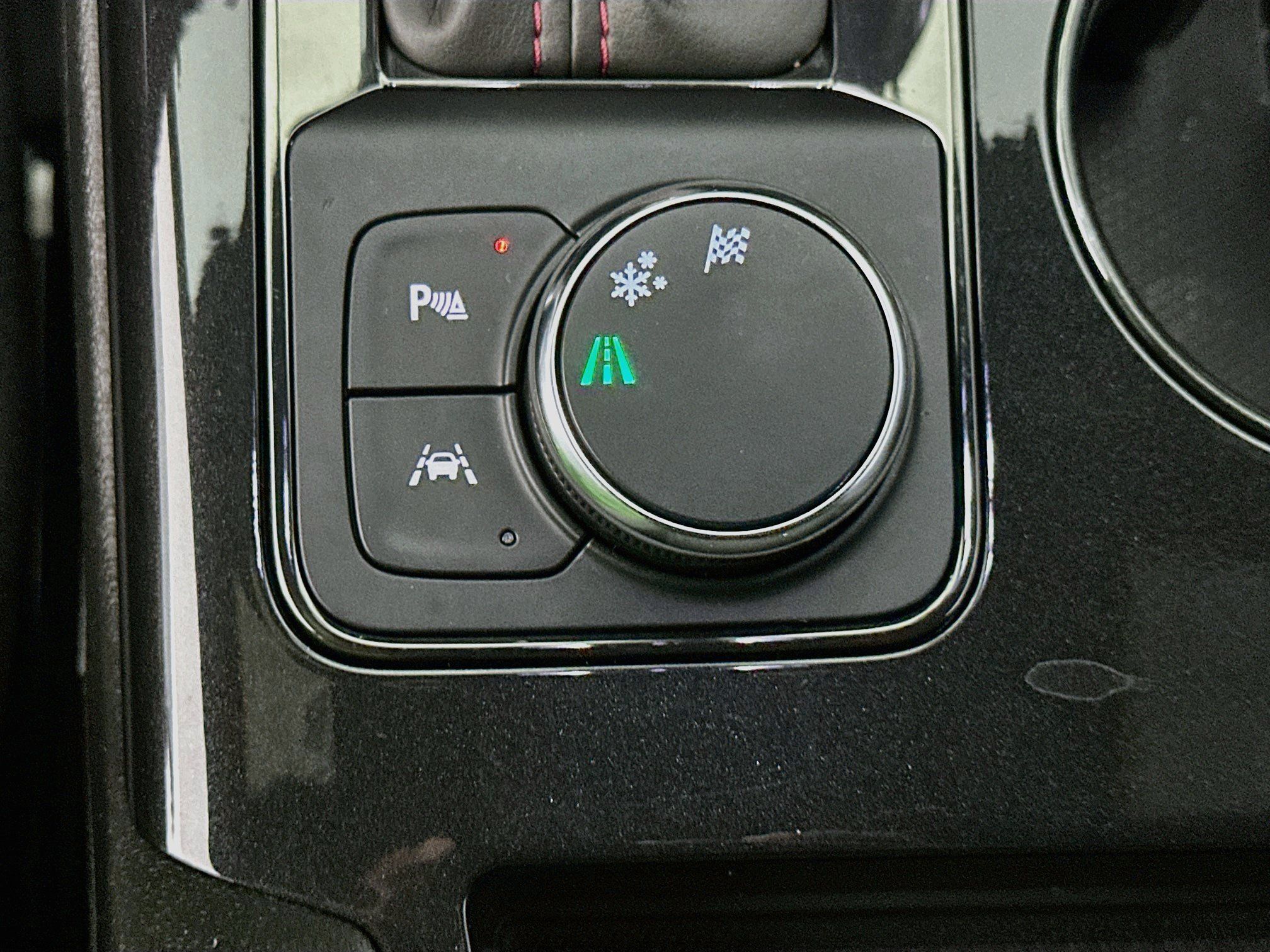 Used 2021 Chevrolet Blazer RS w/ Enhanced Convenience Package FWD image 26