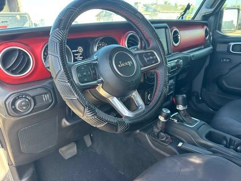 Used 2023 Jeep Gladiator Rubicon AWD/4WD image 10