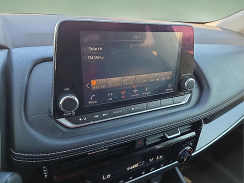 Used 2021 Nissan Rogue SV w/ Premium Package image 18