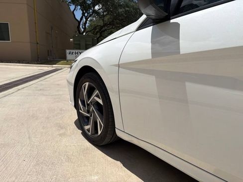 New 2025 Hyundai Elantra SEL FWD image 14