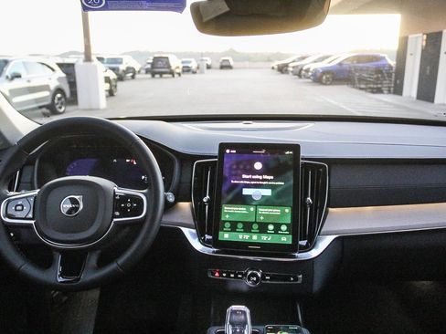 New 2026 Volvo XC90 T8 Plus AWD/4WD image 13
