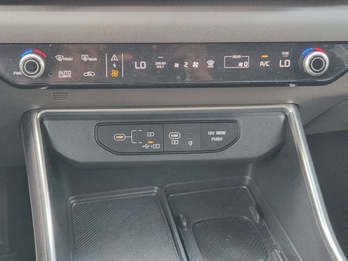 Used 2025 Kia Carnival EX FWD image 18