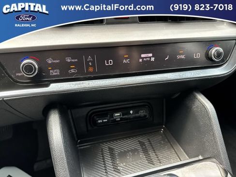 Used 2025 Kia Sportage EX w/ Premium Package FWD image 30