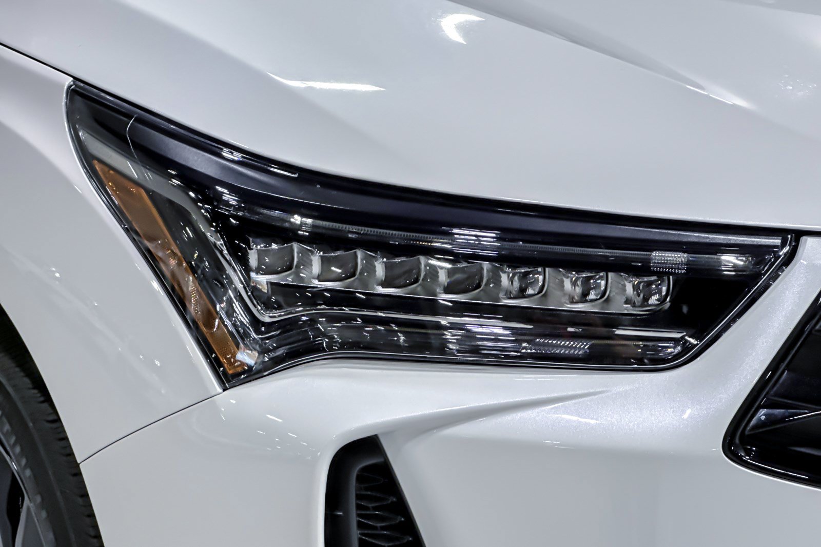 Used 2025 Acura RDX SH-AWD image 12