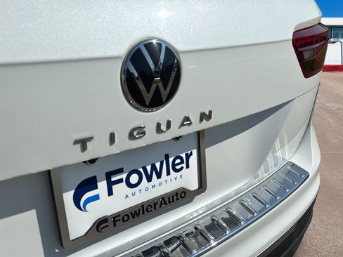 Used 2023 Volkswagen Tiguan SE FWD image 31
