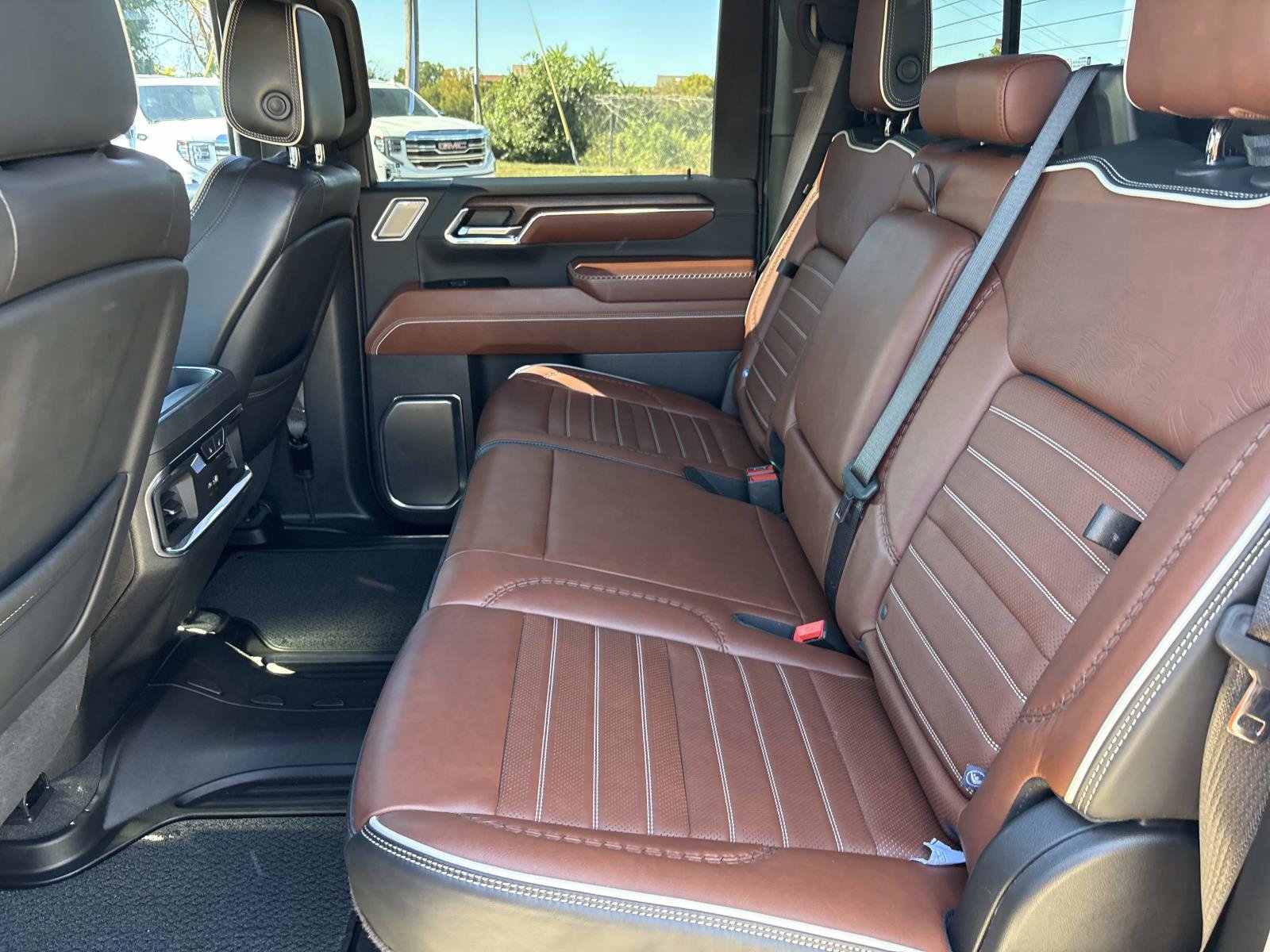 Used 2024 GMC Sierra 2500 Denali Ultimate AWD/4WD image 32