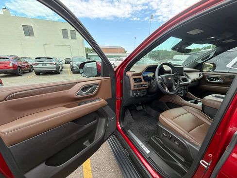 Used 2024 Chevrolet Tahoe High Country w/ Premium Package AWD/4WD image 9