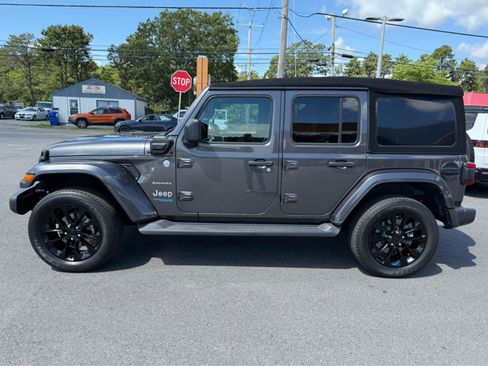 Used 2022 Jeep Wrangler Unlimited Sahara w/ Cold Weather Group image 7