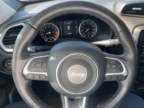 Used 2018 Jeep Renegade Latitude w/ Cold Weather Group image 14